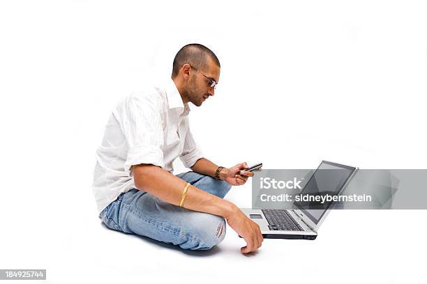 Laptop Homem Asiático Telefone - Fotografias de stock e mais imagens de Multimédia - Multimédia, Povo Indiano, Figura para recortar