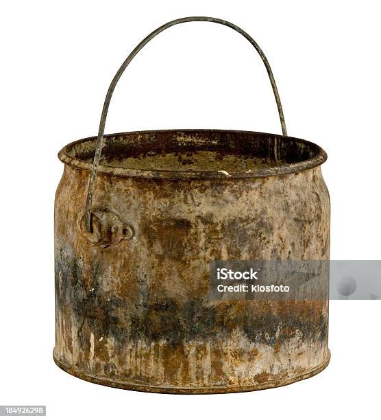 Rusty Bucket Stockfoto und mehr Bilder von Alt - Alt, Antiquität, Ausrüstung und Geräte