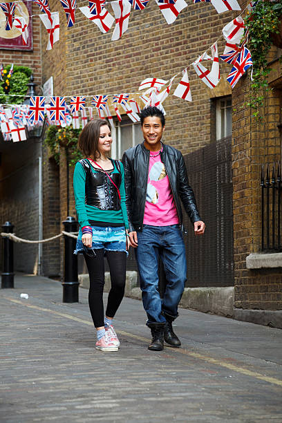istock Teenage couple 184926384