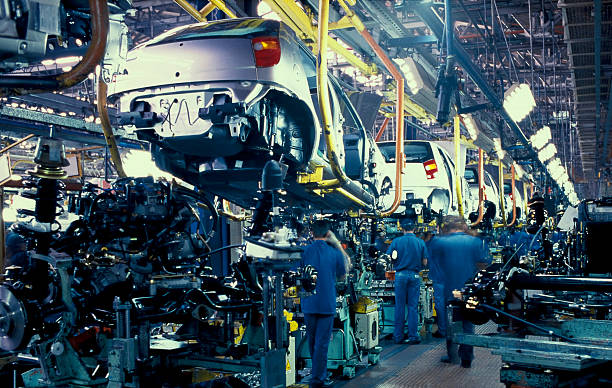 automobilindustrie, automobile - arbeitsintensive produktion stock-fotos und bilder
