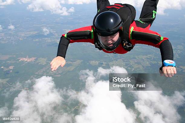 Skydiver Em Queda Livre - Fotografias de stock e mais imagens de Mostrador de Altitude - Mostrador de Altitude, Nuvem - Céu, Queda livre - Cair