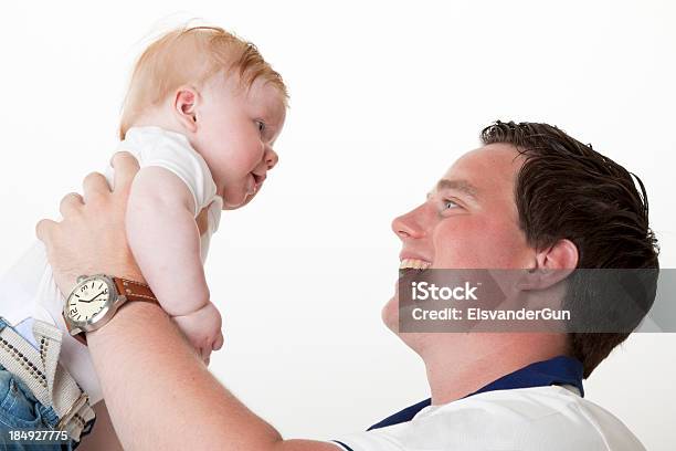 Отец Держит Его Ребенок Сын — стоковые фотографии и другие картинки 0-11 месяцев - 0-11 месяцев, Белый, Белый фон