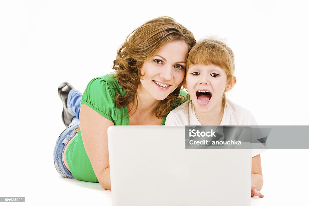 Mutter und Tochter mit Laptop - Lizenzfrei 6-7 Jahre Stock-Foto
