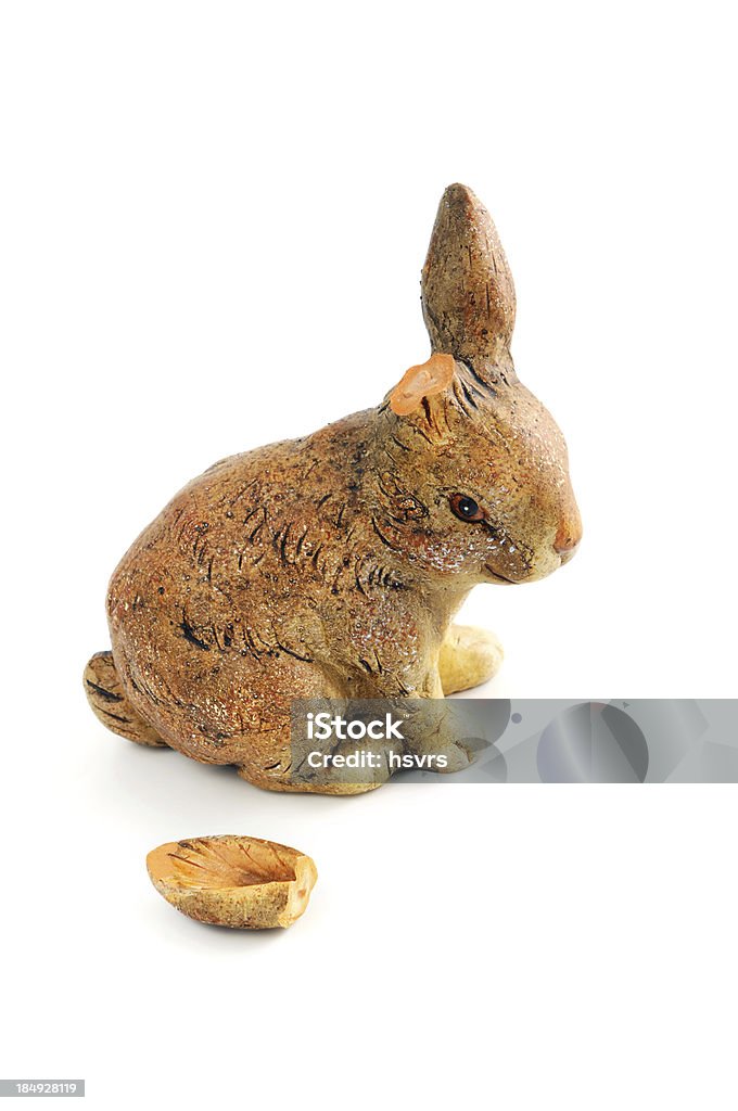 Lapin de Pâques avec oreilles sur fond blanc cassé - Photo de Cassé libre de droits