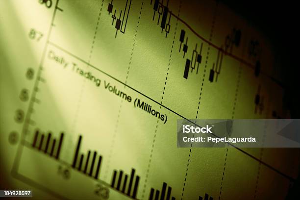 Foto de Análise e mais fotos de stock de Bolsa de valores e ações - Bolsa de valores e ações, Comercializar, Volume