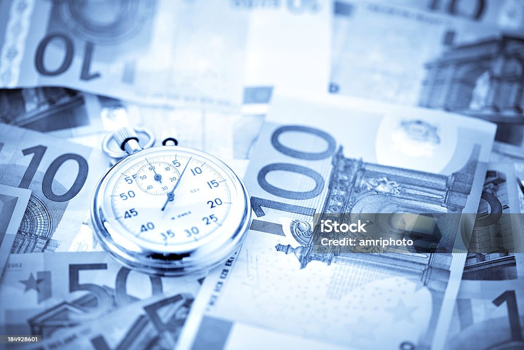 Chronomètre sur euros perspective - Photo de Abstrait libre de droits