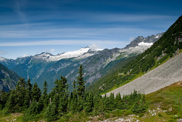 cascade pass trail - north cascades national park awe beauty in nature cloud stock-fotos und bilder