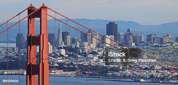 Golden Gate Bridge E San Francisco - Fotografie stock e altre immagini di Ambientazione esterna - Ambientazione esterna, California, California centrale