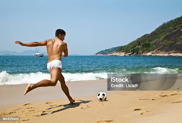 Fútbol Americano Foto de stock y más banco de imágenes de Adulto - Adulto, Agua, Arena