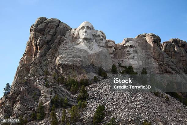 Photo libre de droit de Mont Rushmore Dans Laprèsmidi banque d'images et plus d'images libres de droit de Abraham Lincoln - Abraham Lincoln, Arbre, Black Hills