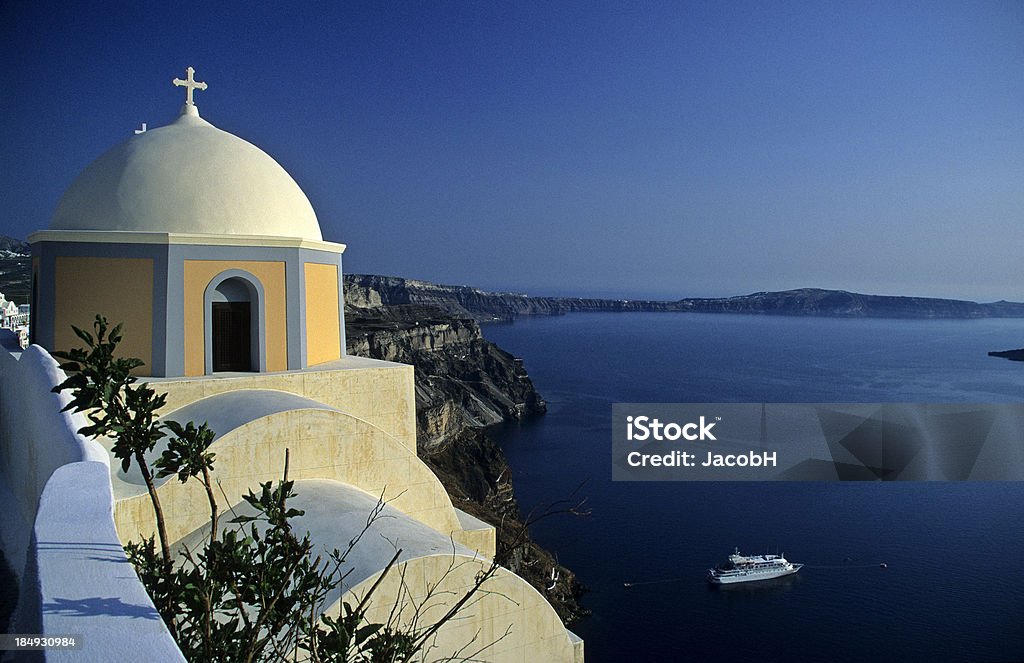 サントリーニ島、ギリシャの教会 - イアのロイヤリ��ティフリーストックフォト