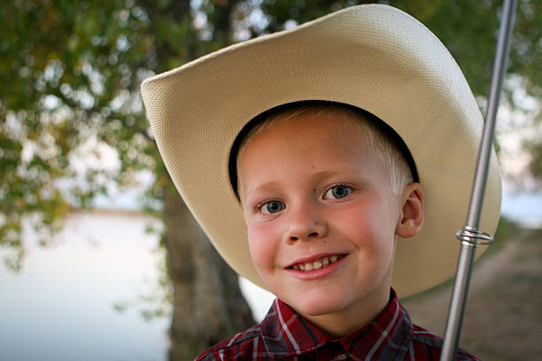 Boy la pesca en el oeste de los Estados Unidos - foto de stock
