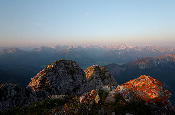 mt. grubigstein 보기 - european alps mountain tannheimer silhouette 뉴스 사진 이미지