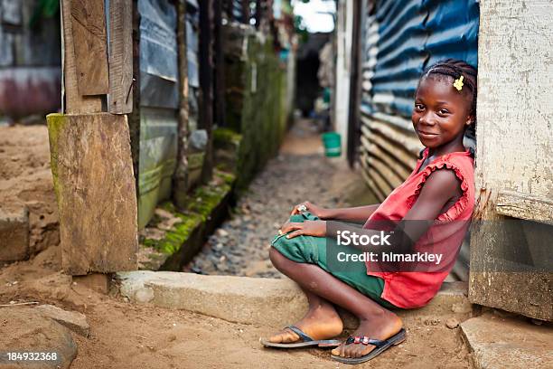 Photo libre de droit de Fille Dafrique banque d'images et plus d'images libres de droit de Pauvreté - Pauvreté, Enfant, Petites filles