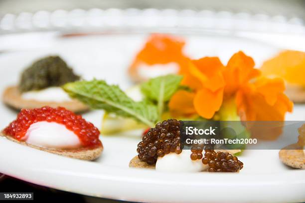 Caviar Foto de stock y más banco de imágenes de A la moda - A la moda, Alimento, Alta Sociedad