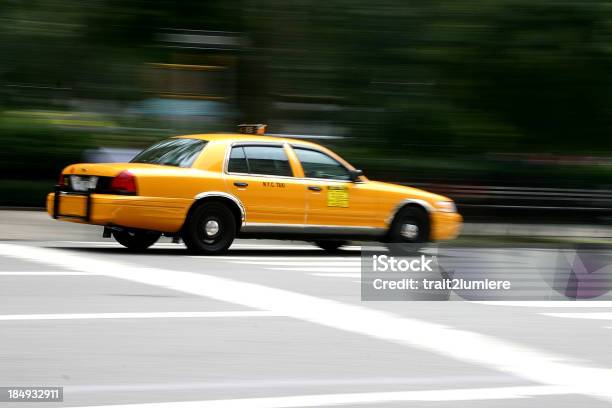 Stylish Und Schnell Stockfoto und mehr Bilder von Gelbes Taxi - Gelbes Taxi, Auto, Berufsfahrer