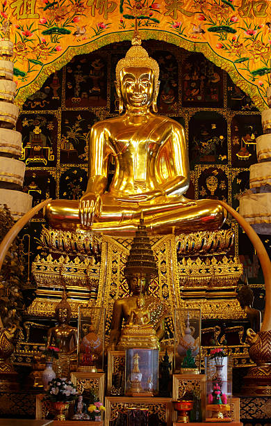 Old Buddha image at Wat Phanan Choeng Ayutthaya Buddha image at Wat Phanan Choeng Ayutthaya, Thailand wat phananchoeng stock pictures, royalty-free photos & images