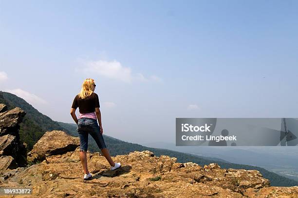 Kobieta W Mała Stony Człowiek Szlaku Park Narodowy Shenandoah - zdjęcia stockowe i więcej obrazów Ignorancja