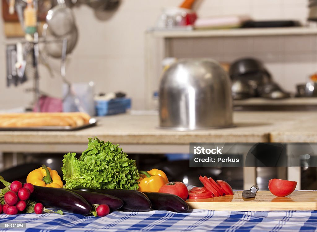 Légumes frais sur une cuisine - Photo de Aliment libre de droits