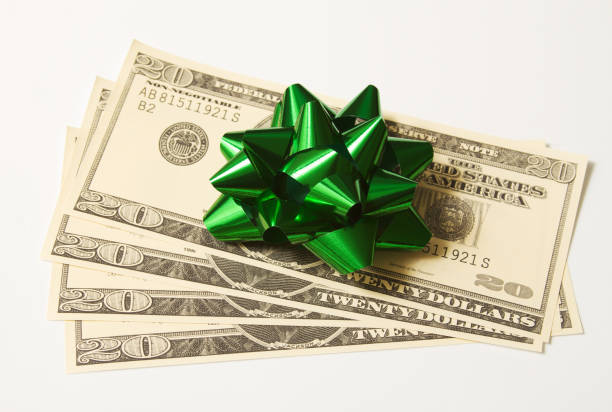 деньги подарок - twenty dollar bill christmas wealth finance стоковые фото и изображения