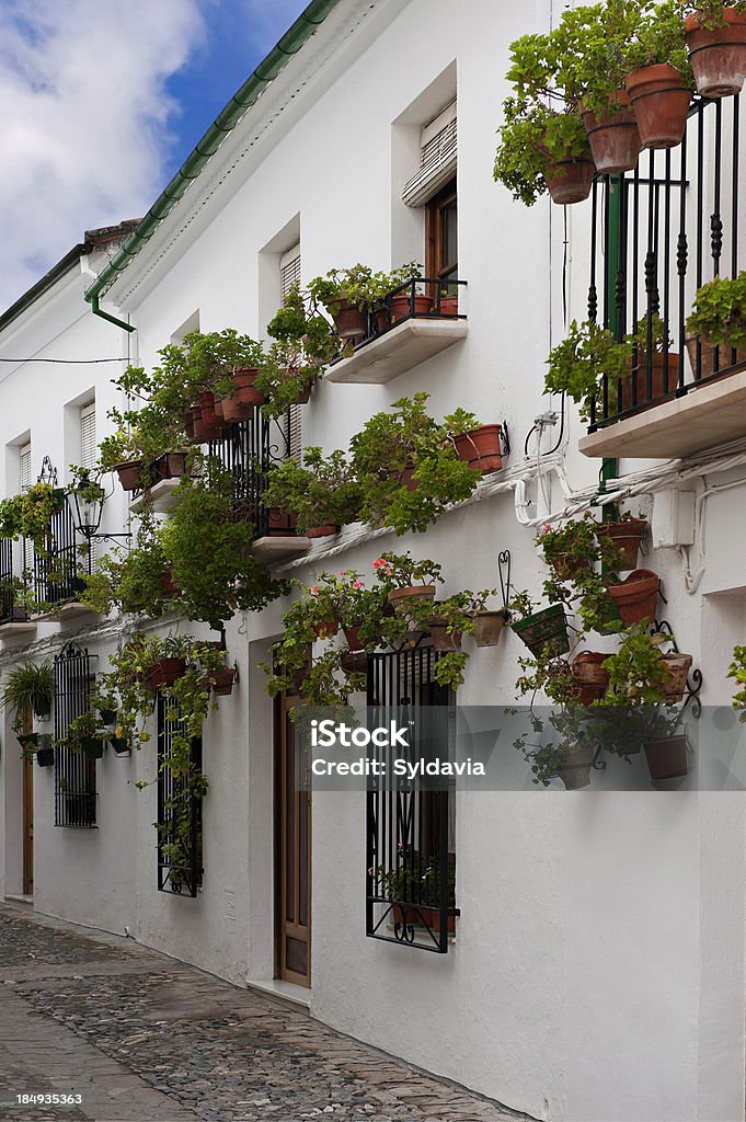 Cidade rua da Andaluzia. A Espanha - Foto de stock de Córdoba - Espanha royalty-free