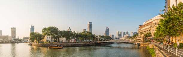 panorama do pôr do sol do rio cingapura olhando para a ponte anderson - singapore skyline - fotografias e filmes do acervo