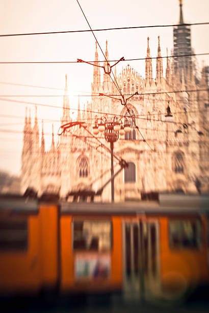 трамвай в отношении duomo, milan - building exterior italy public transportation architecture стоковые фото и изображения