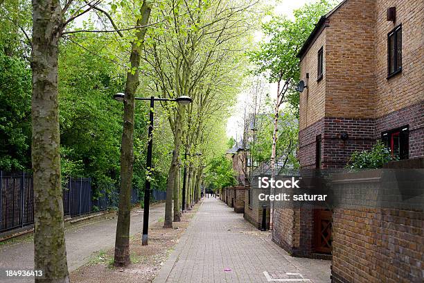 Casa Estate Em Londres - Fotografias de stock e mais imagens de Árvore - Árvore, Rua, Casa de tijolo