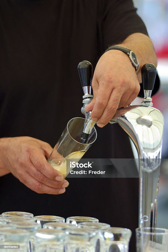 Cerveza fresca - Foto de stock de Adulto libre de derechos