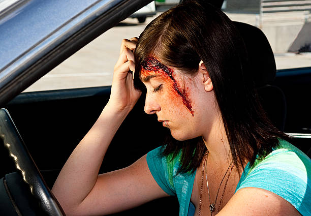 accidente de coche en una víctima de estar - drunk driving accident teenager fotografías e imágenes de stock