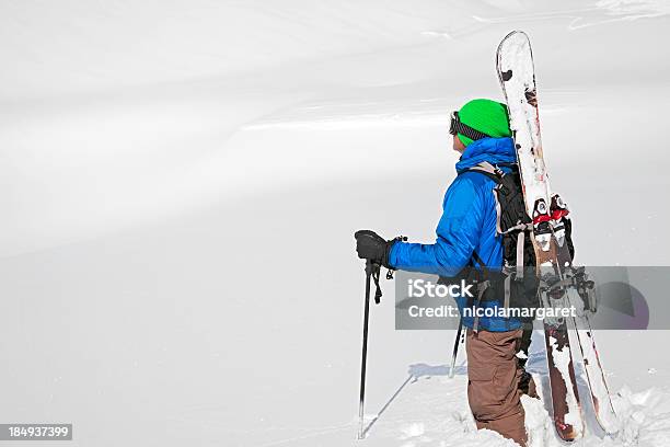 Esquí De Fuera Piste Foto de stock y más banco de imágenes de Adulto - Adulto, Aislado, Alpes Europeos