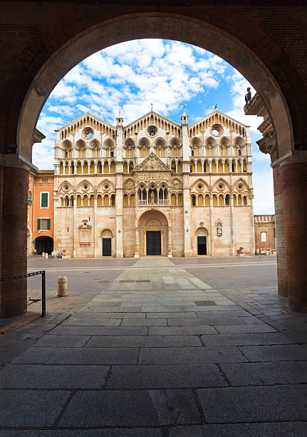 catedral de ferrara - verona italy veneto europe day fotografías e imágenes de stock