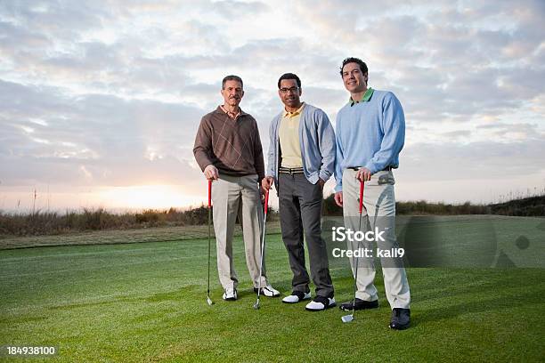 Photo libre de droit de Homme Sur Le Terrain De Golf banque d'images et plus d'images libres de droit de Golf - Golf, Hommes, Peuples d'Asie et du sous-continent indien