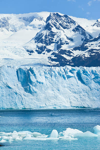 glaciar moreno parque nacional perito na argentina, patagônia - patagonia ice shelf vertical argentina imagens e fotografias de stock