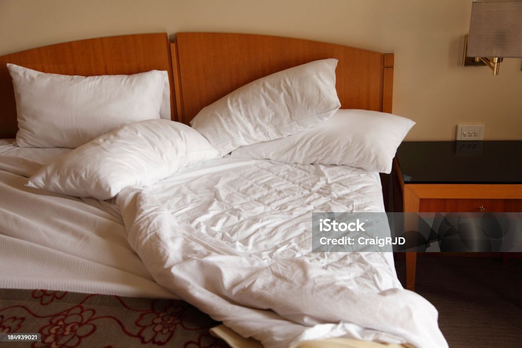 Кровать в отеле - Стоковые фото Без людей роялти-фри
