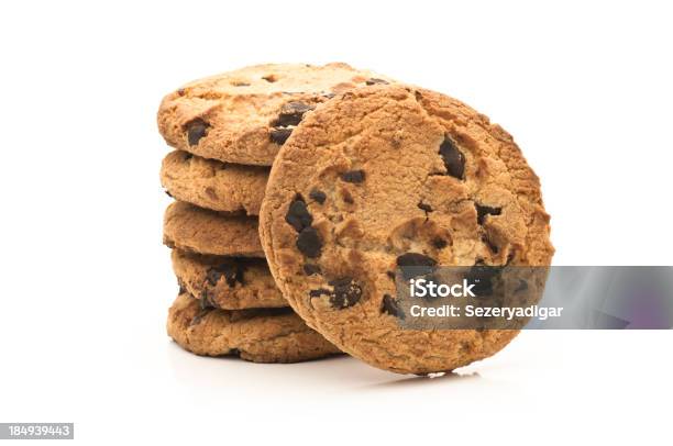 Biscotti Con Scaglie Di Cioccolato - Fotografie stock e altre immagini di Biscotto secco - Biscotto secco, Alimentazione non salutare, Biscotto con gocce di cioccolato