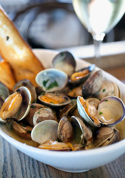 istock Sauteed clams with garlic 184940547
