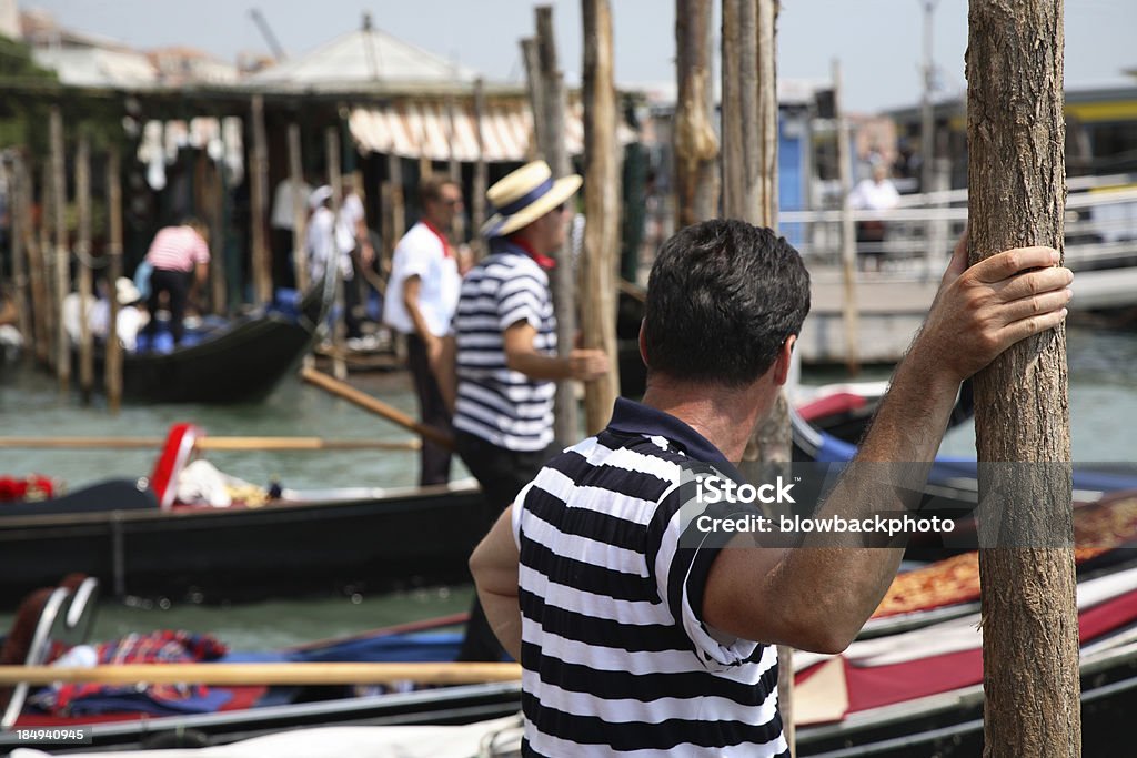 Venecia: Gondoleros - Foto de stock de Camisa libre de derechos