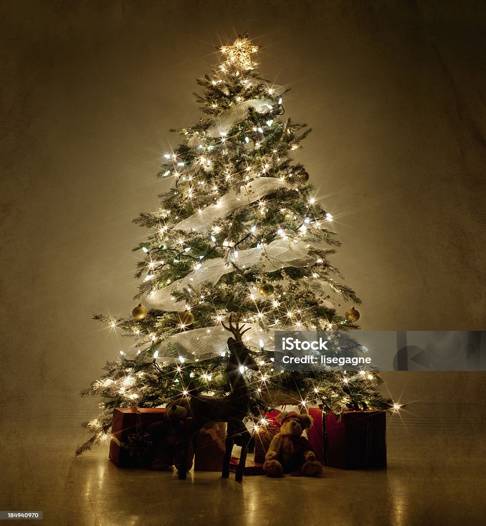 Arbre de Noël illuminé de nuit - Photo de Sapin de Noël libre de droits