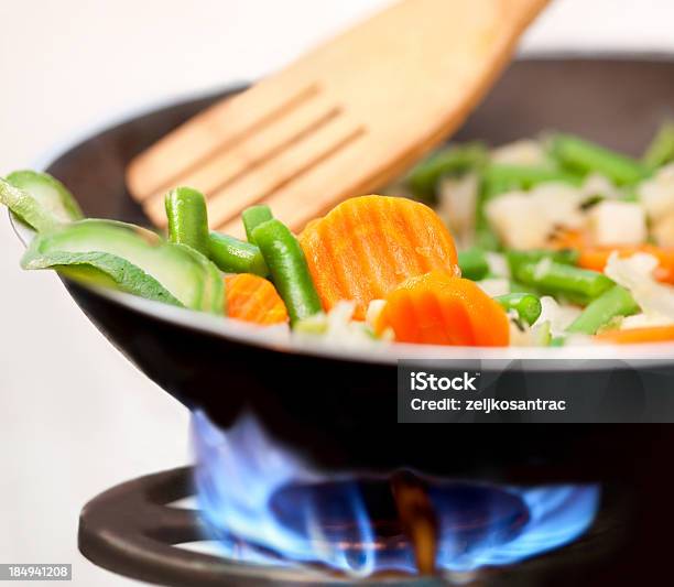Stir Fry Gemüse Stockfoto und mehr Bilder von Garkochen - Garkochen, Wok, Das Leben zu Hause