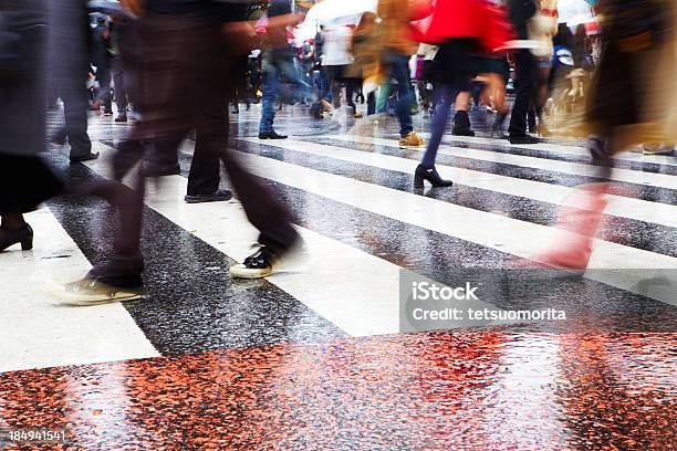 Cruzamento De Shibuya - Fotografias de stock e mais imagens de Lotado - Lotado, Multidão, Outono