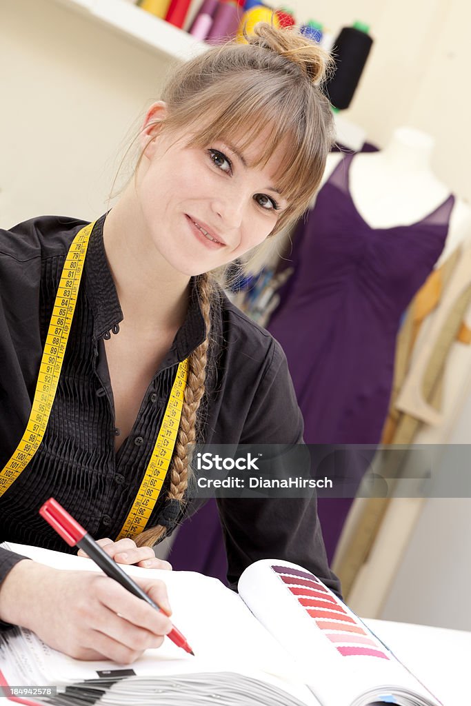 Mujer moda dressmaker - Foto de stock de Modelo de modista libre de derechos