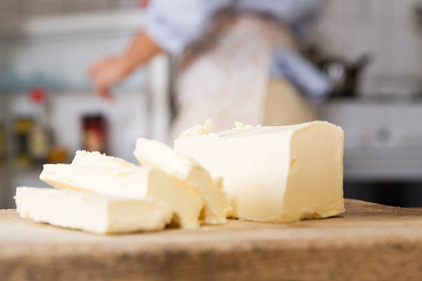 fatias de manteiga - margarine dairy product butter close up imagens e fotografias de stock