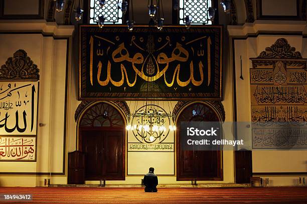 Oración Foto de stock y más banco de imágenes de Salat - Salat, Rezar, Mezquita