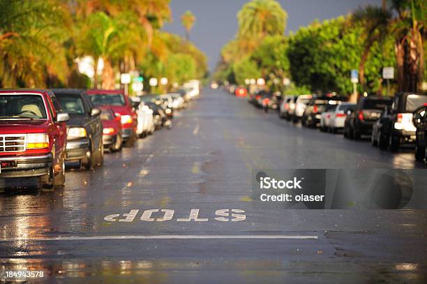 Stop Parola Dipinto Su Street San Diego Al Tramonto Pioggia - Fotografie stock e altre immagini di San Diego