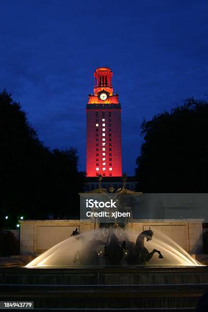 University Of Texas Torre Dellorologiocampione Nazionale Di Illuminazione - Fotografie stock e altre immagini di Texas