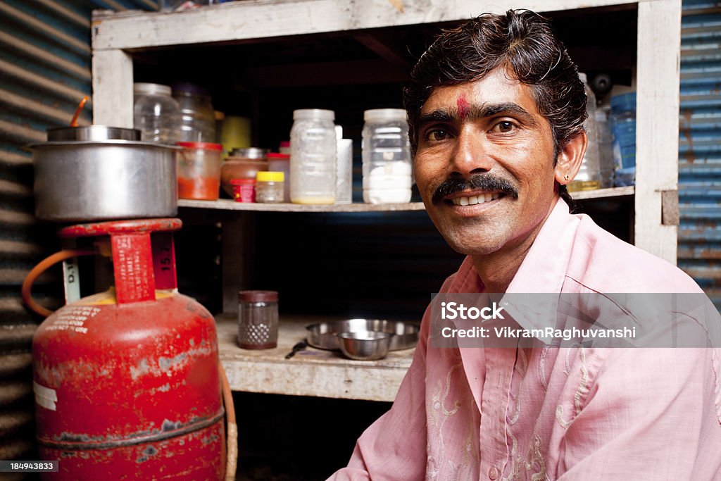 Portrait d'un milieu adulte homme indien du Rajasthan de cuisine - Photo de 35-39 ans libre de droits