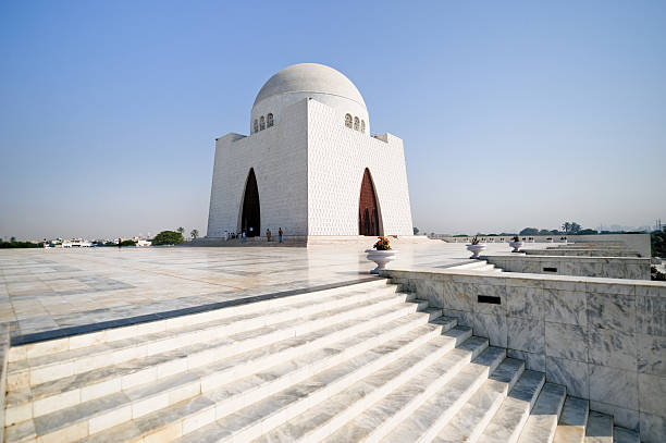 Quaid-e-Azam Jinnah Mausoleum or the National Mausoleum refers to the tomb of the founder of Pakistan, Muhammad Ali Jinnah. It is an iconic symbol of Karachi throughout the world. The mausoleum, completed in the 1960s, is situated at the heart of the city. local landmark photos stock pictures, royalty-free photos & images