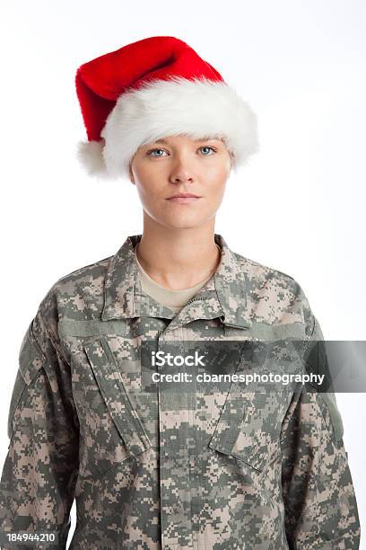 Soldado De Menina Vestindo Natal Chapéu Do Pai Natal - Fotografias de stock e mais imagens de Exército