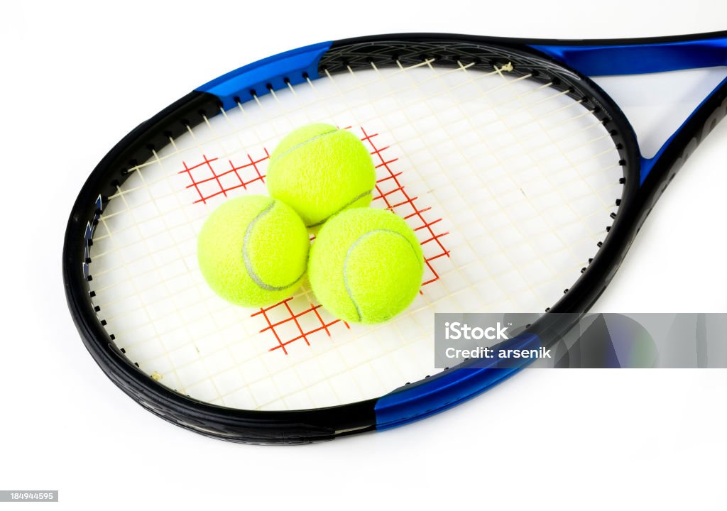 Raquet с Теннисные мячи - Стоковые фото Белый фон роялти-фри